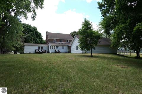 413 E Sixth St, Clare, MI 48617 photo 6