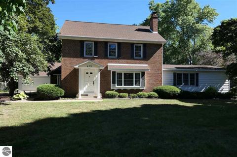 413 E Sixth St, Clare, MI 48617 photo 1