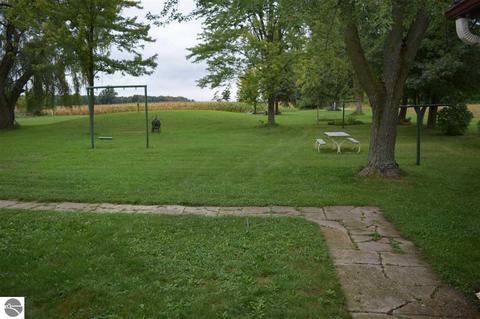 997 E Remus Rd, Mount Pleasant, MI 48858 photo 3