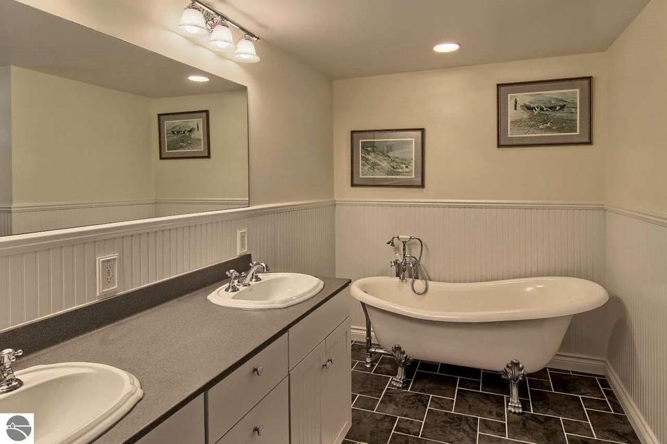  6585 Crystal Dr, Beulah, MI 49617 photo 30