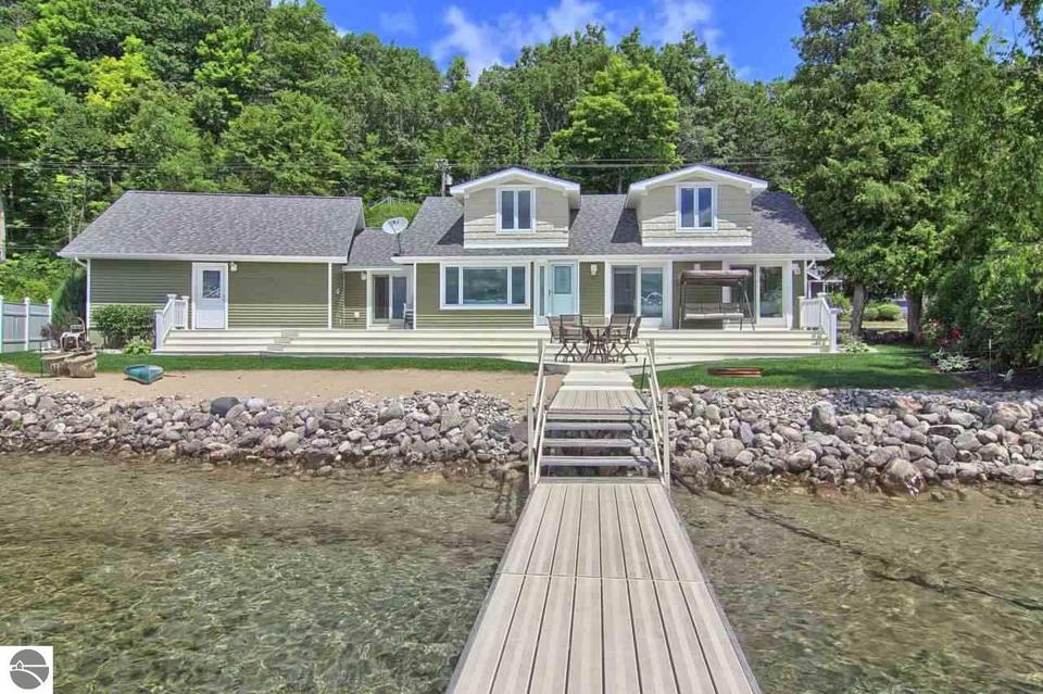  6585 Crystal Dr, Beulah, MI 49617 photo 1