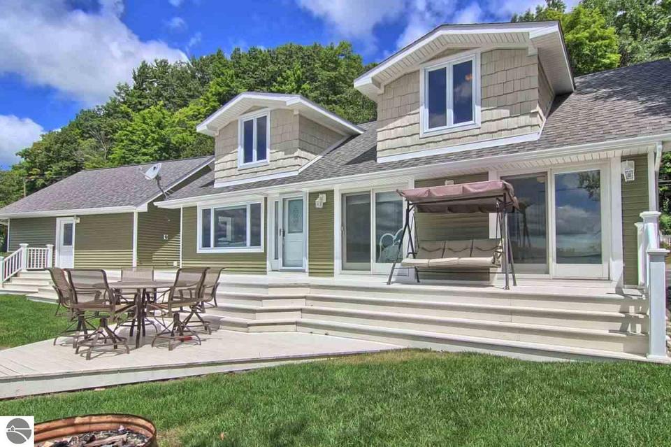  6585 Crystal Dr, Beulah, MI 49617 photo 2