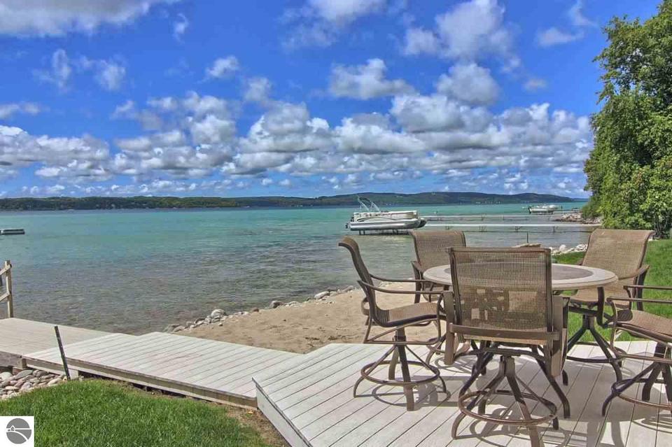  6585 Crystal Dr, Beulah, MI 49617 photo 3