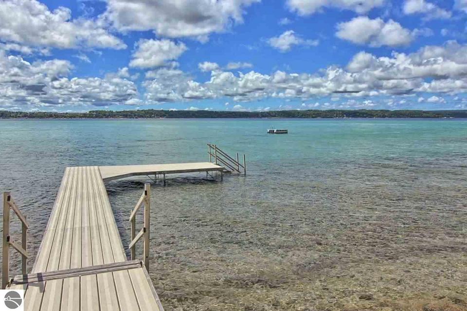  6585 Crystal Dr, Beulah, MI 49617 photo 9