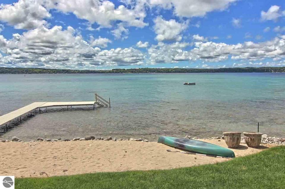  6585 Crystal Dr, Beulah, MI 49617 photo 7