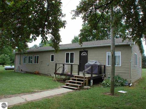 3449 S Blair Rd, Ithaca, MI 48847 photo 1