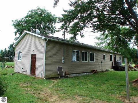 3449 S Blair Rd, Ithaca, MI 48847 photo 2