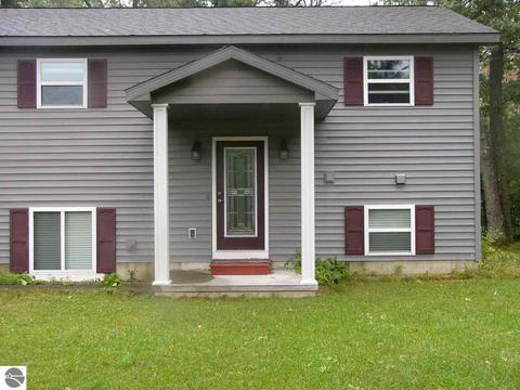 3382 Meadowbrook Dr, Harrison, MI 48625 photo 1