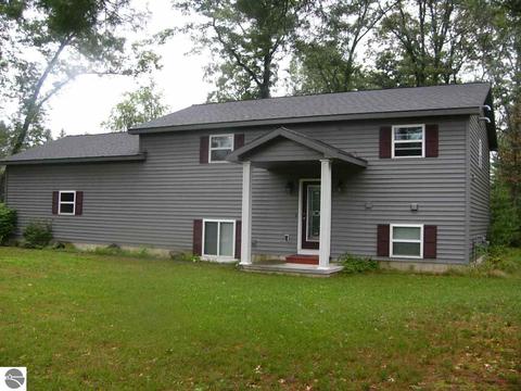 3382 Meadowbrook Dr, Harrison, MI 48625 photo 2