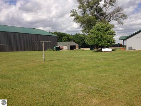 4476 W Saint Charles Rd, Ithaca, MI 48847 photo 7