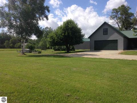 4476 W Saint Charles Rd, Ithaca, MI 48847 photo 4