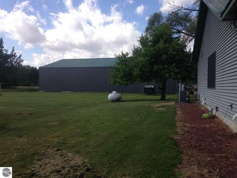 4476 W Saint Charles Rd, Ithaca, MI 48847 photo 5