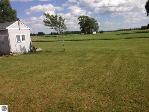 4476 W Saint Charles Rd, Ithaca, MI 48847 photo 8