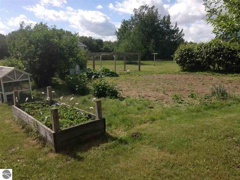 4476 W Saint Charles Rd, Ithaca, MI 48847 photo 3