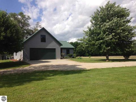 4476 W Saint Charles Rd, Ithaca, MI 48847 photo 1