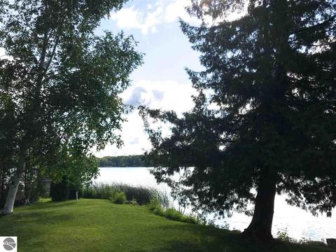 4299 E Shore Dr, Grawn, MI 49637 photo 2