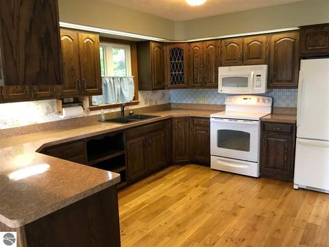 4299 E Shore Dr, Grawn, MI 49637 photo 8