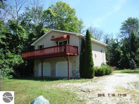 683 E Allen Ct, Au Gres, MI 48703 photo 1