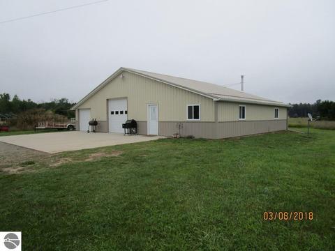 9825 E Oak Rd, Clare, MI 48617 photo 12
