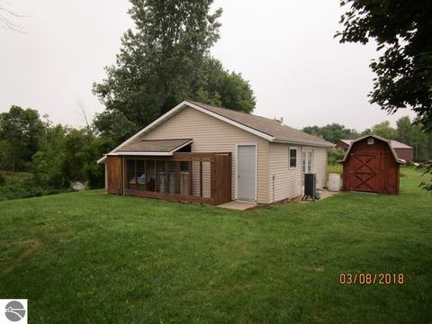 9825 E Oak Rd, Clare, MI 48617 photo 13