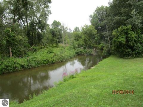 9825 E Oak Rd, Clare, MI 48617 photo 17