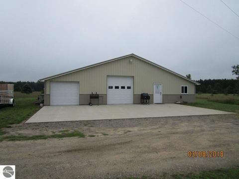 9825 E Oak Rd, Clare, MI 48617 photo 11