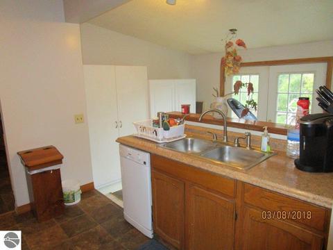 9825 E Oak Rd, Clare, MI 48617 photo 5