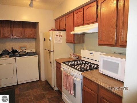 9825 E Oak Rd, Clare, MI 48617 photo 4