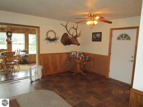 9825 E Oak Rd, Clare, MI 48617 photo 3
