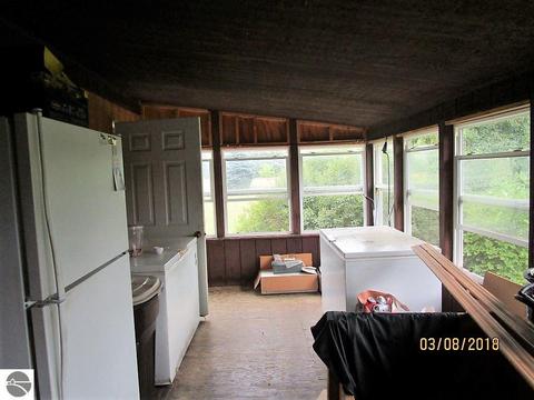 9825 E Oak Rd, Clare, MI 48617 photo 9