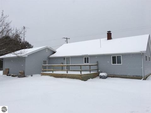 2873 E Baseline Rd, Mount Pleasant, MI 48858 photo 2