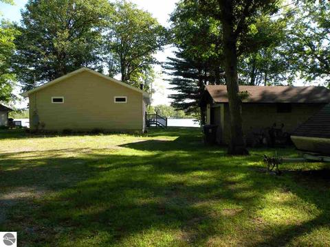 6332 Maple, Gladwin, MI 48624 photo 4