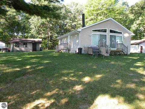 6332 Maple, Gladwin, MI 48624 photo 2