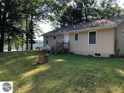 6332 Maple, Gladwin, MI 48624 photo 3
