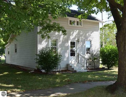 243 E Wright Ave, Shepherd, MI 48883 photo 1