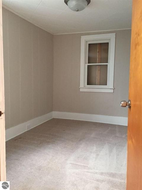 436 E Pine St, Cadillac, MI 49601 photo 15