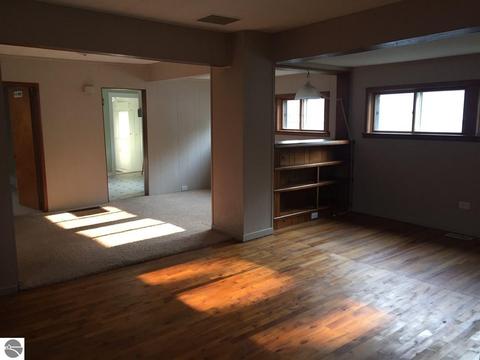 436 E Pine St, Cadillac, MI 49601 photo 5