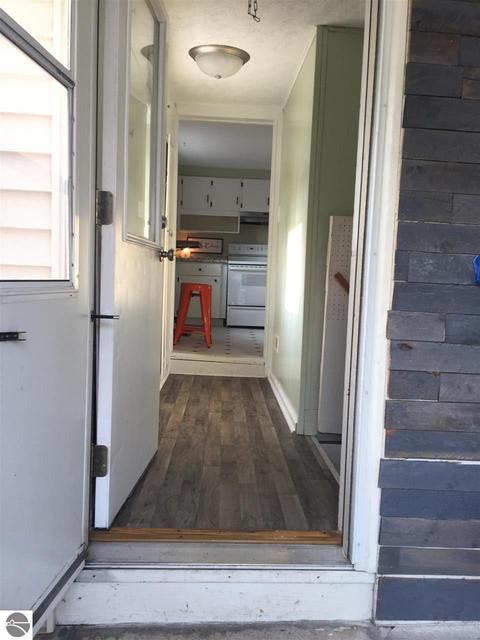 436 E Pine St, Cadillac, MI 49601 photo 8