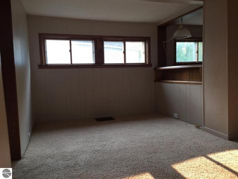 436 E Pine St, Cadillac, MI 49601 photo 6