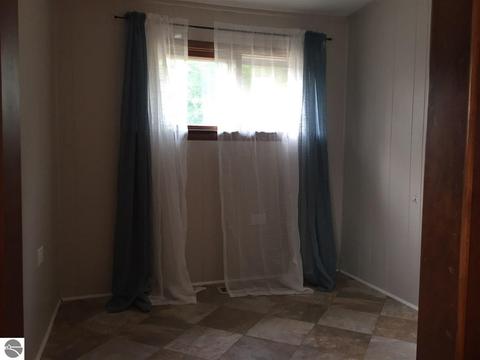436 E Pine St, Cadillac, MI 49601 photo 14
