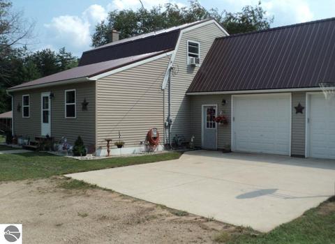 11510 E Stanton Rd, Sumner, MI 48889 photo 1