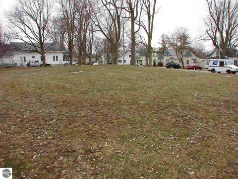 303 E North St, Ithaca, MI 48847 photo 2