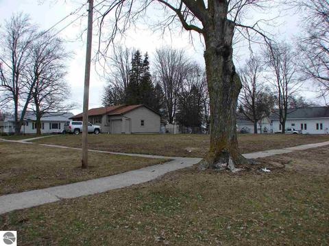 303 E North St, Ithaca, MI 48847 photo 4