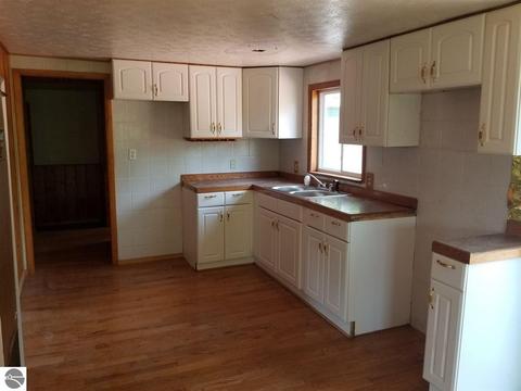 5675 Athey Rd, Harrison, MI 48625 photo 2