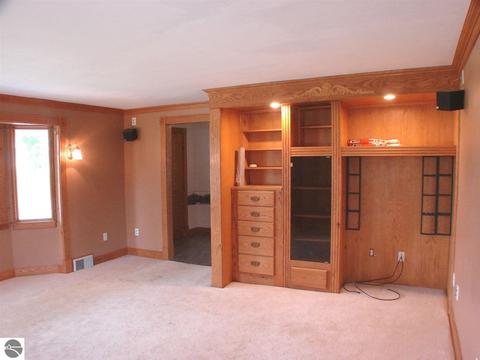 1629 S Bliss Rd, Sumner, MI 48889 photo 9