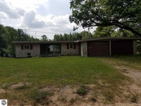 514 E Clarence Rd, Harrison, MI 48625 photo 1