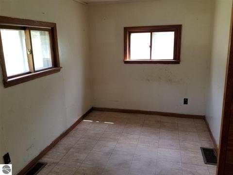 514 E Clarence Rd, Harrison, MI 48625 photo 9