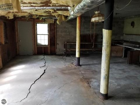 514 E Clarence Rd, Harrison, MI 48625 photo 15