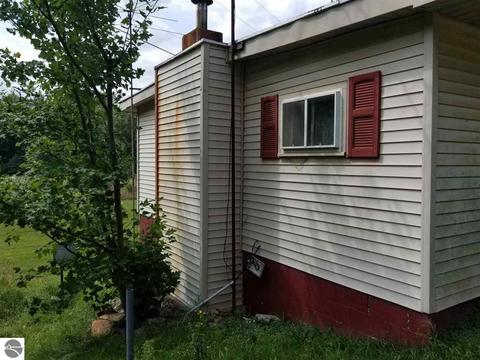 514 E Clarence Rd, Harrison, MI 48625 photo 2