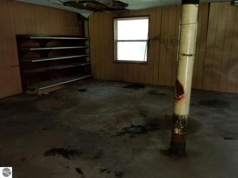 514 E Clarence Rd, Harrison, MI 48625 photo 3